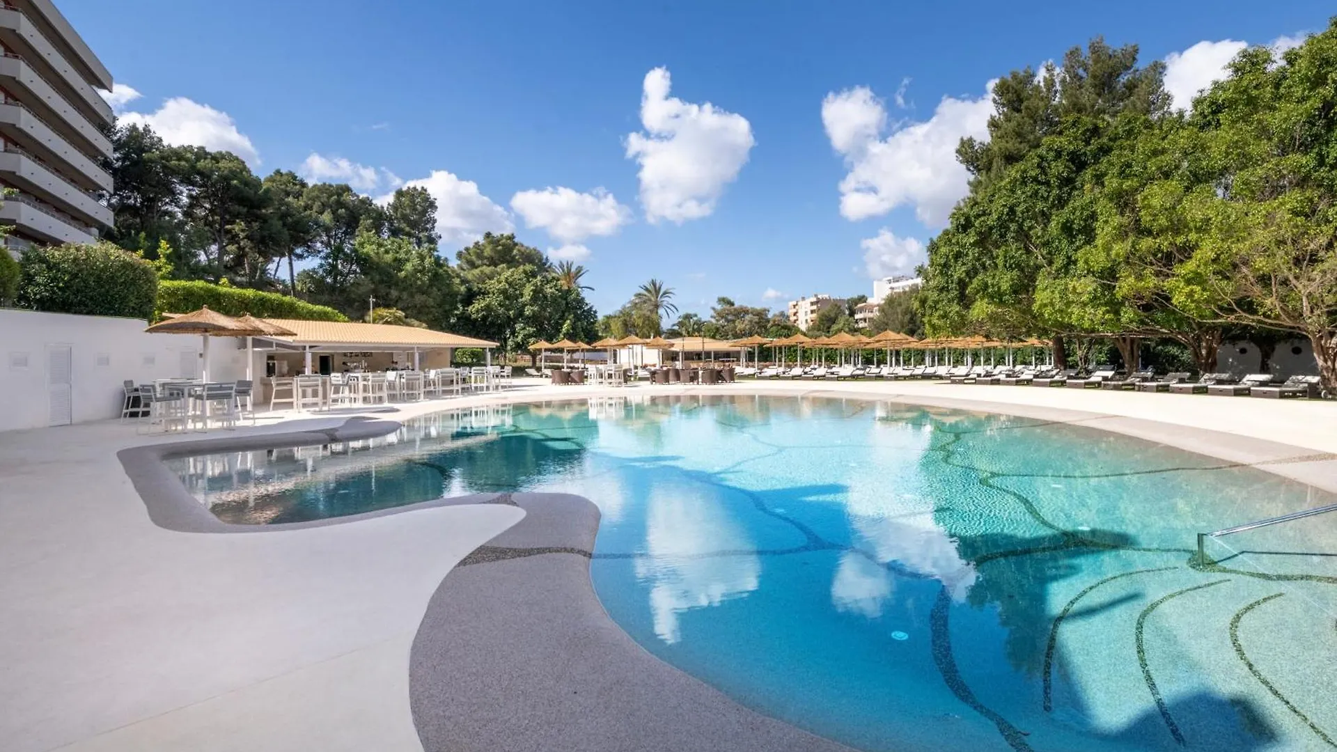 Salles Hotels Marina Portals location